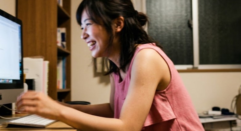 パーティーチャットとは？どれくらい稼げる？収益の仕組みと稼ぎ方・“稼げる人と稼げない人”の違い